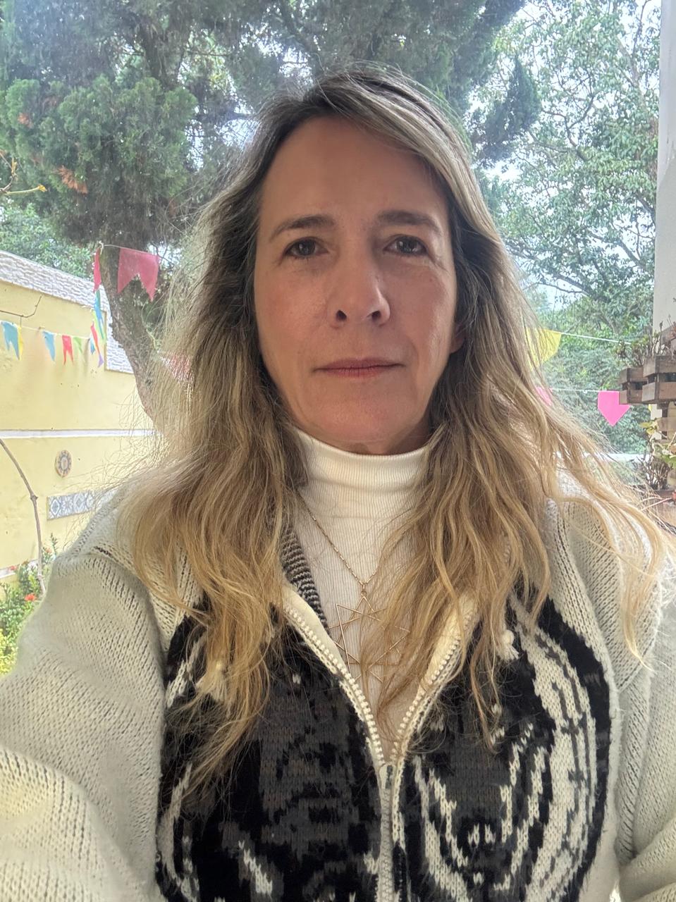 Retrato de Laís Ceesar, psicóloga e fundadora do Espaço Essência